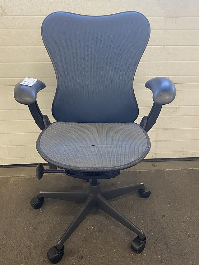 Q70 Task Chair Alberta Online Auction :: Item Detail